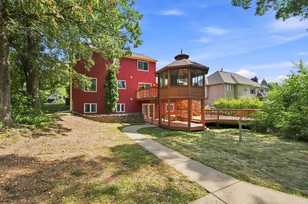 3017 Standridge Place Maplewood, MN 55109