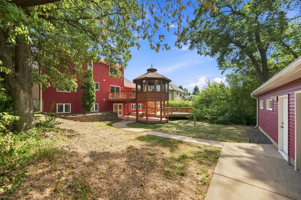 3017 Standridge Place Maplewood, MN 55109