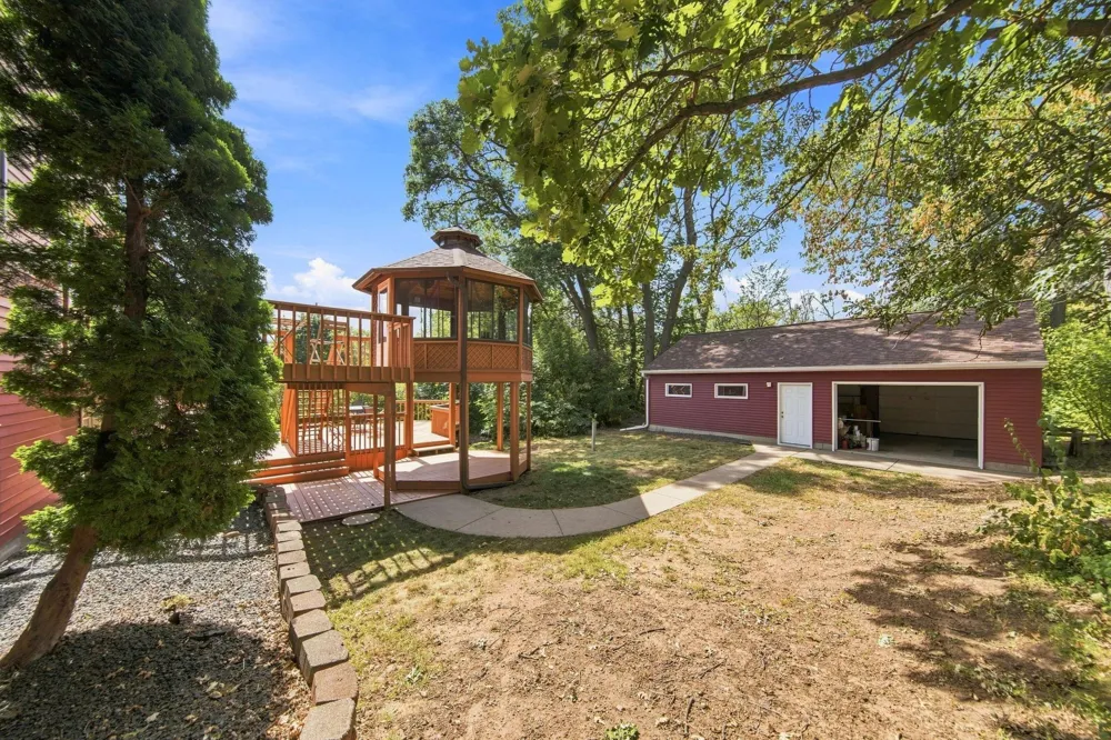 3017 Standridge Place Maplewood, MN 55109