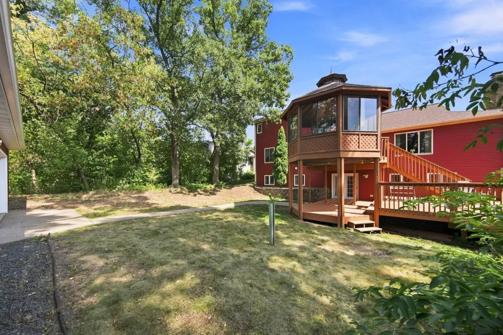3017 Standridge Place Maplewood, MN 55109