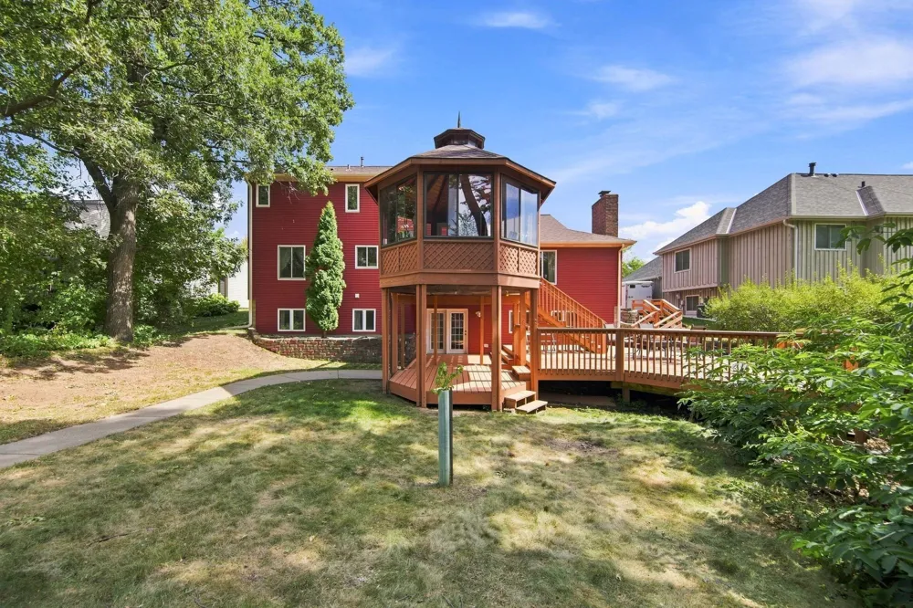 3017 Standridge Place Maplewood, MN 55109