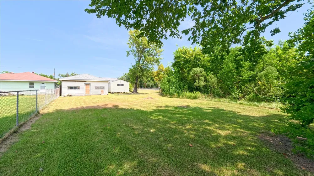 2116 Allen Lane Baytown, TX 77521