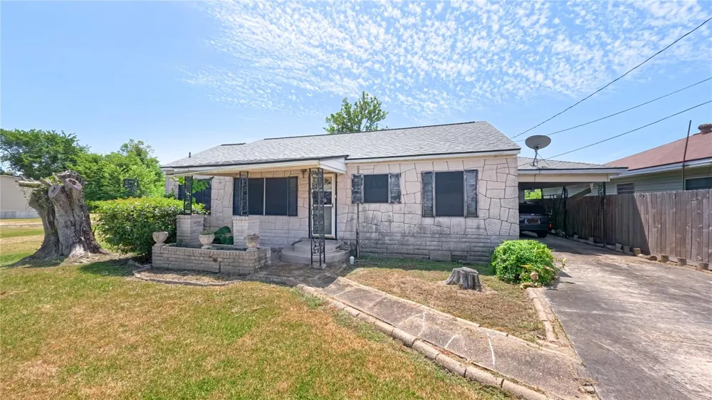 2116 Allen Lane Baytown, TX 77521