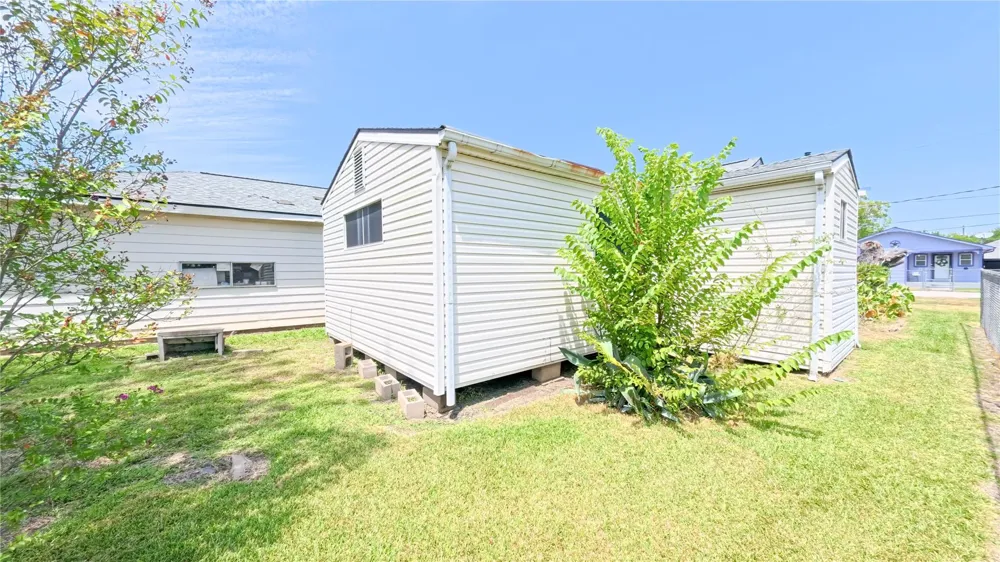 2116 Allen Lane Baytown, TX 77521