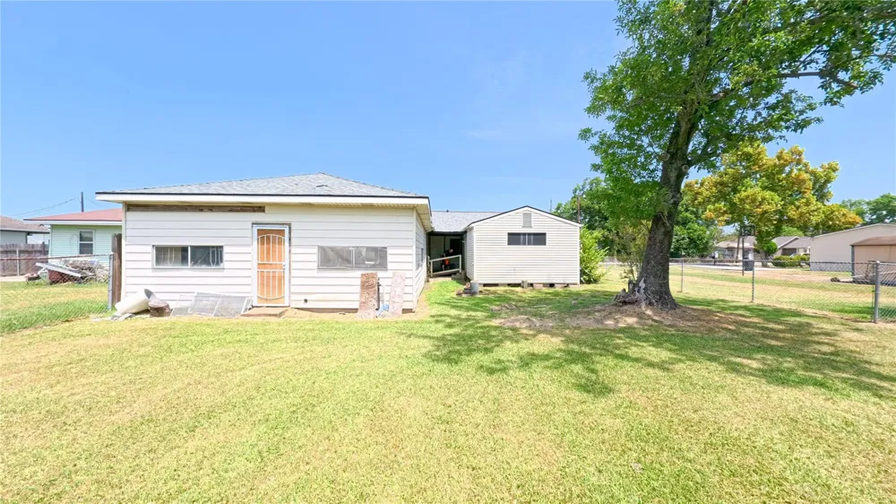 2116 Allen Lane Baytown, TX 77521