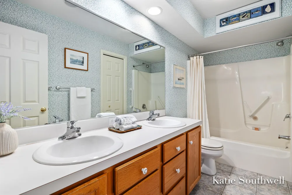 2116 Shetland Drive NE Grand Rapids, MI 49505