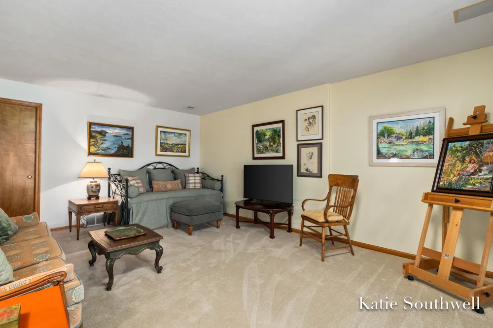 2116 Shetland Drive NE Grand Rapids, MI 49505