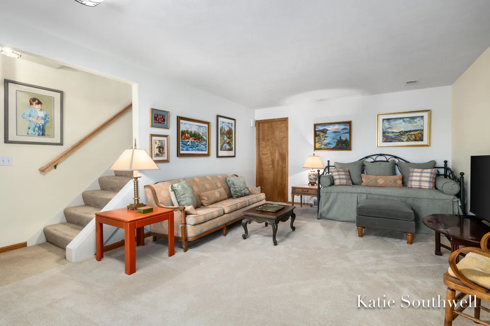 2116 Shetland Drive NE Grand Rapids, MI 49505