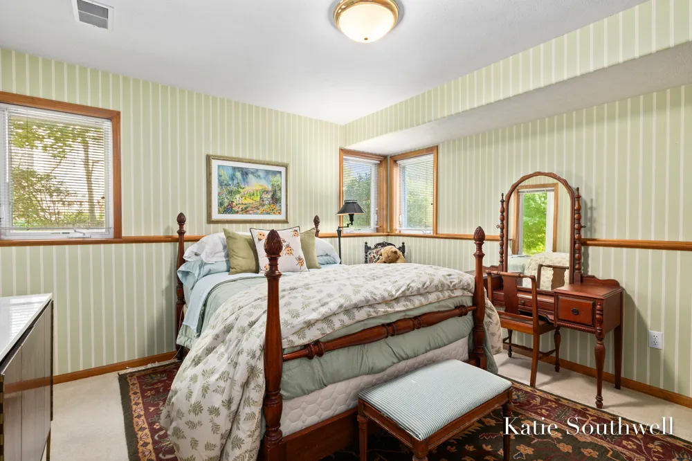 2116 Shetland Drive NE Grand Rapids, MI 49505