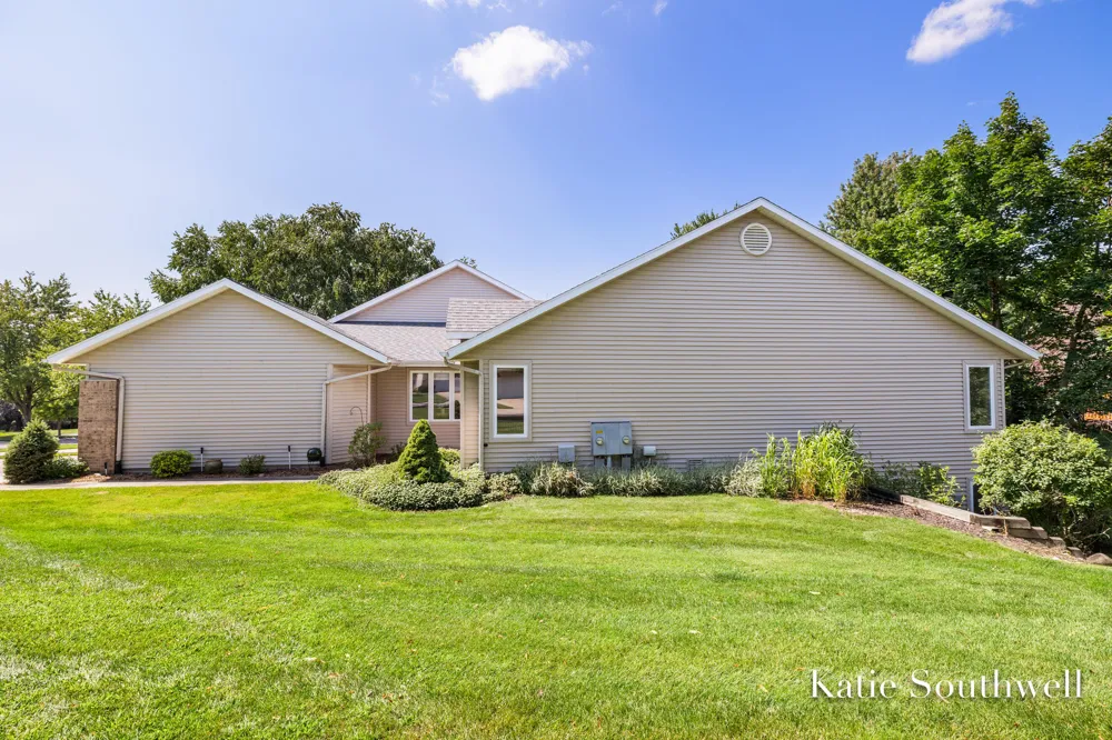 2116 Shetland Drive NE Grand Rapids, MI 49505