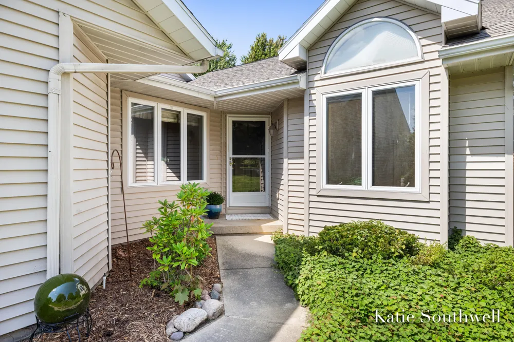 2116 Shetland Drive NE Grand Rapids, MI 49505