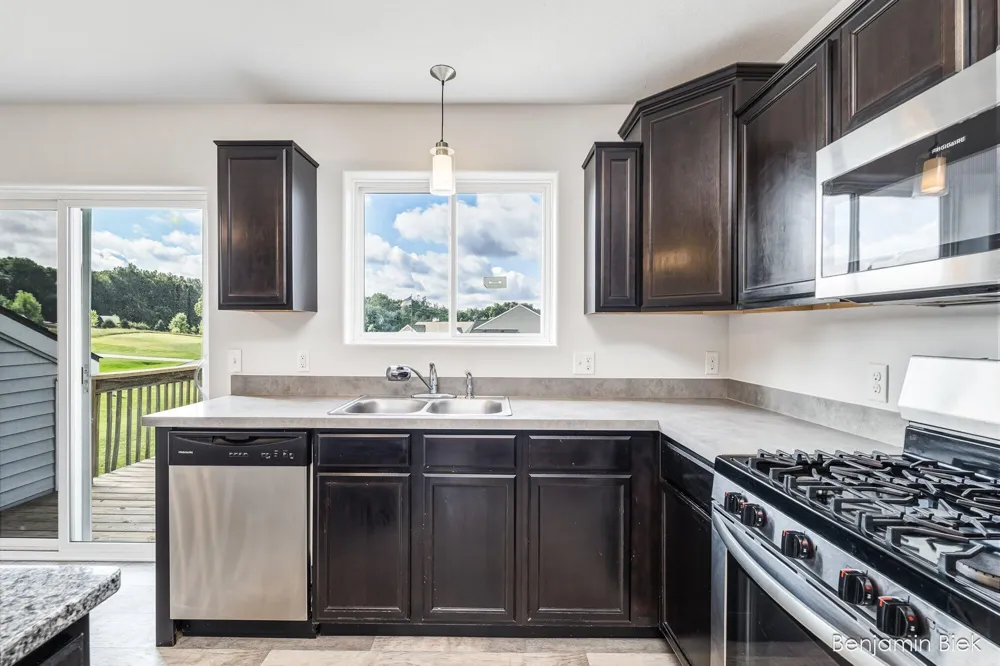 2809 Ivy Lane Middleville, MI 49333