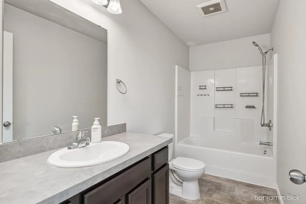 2809 Ivy Lane Middleville, MI 49333