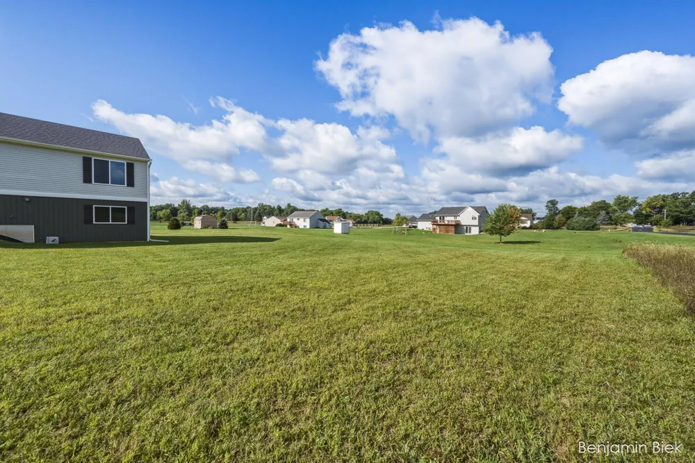 2809 Ivy Lane Middleville, MI 49333
