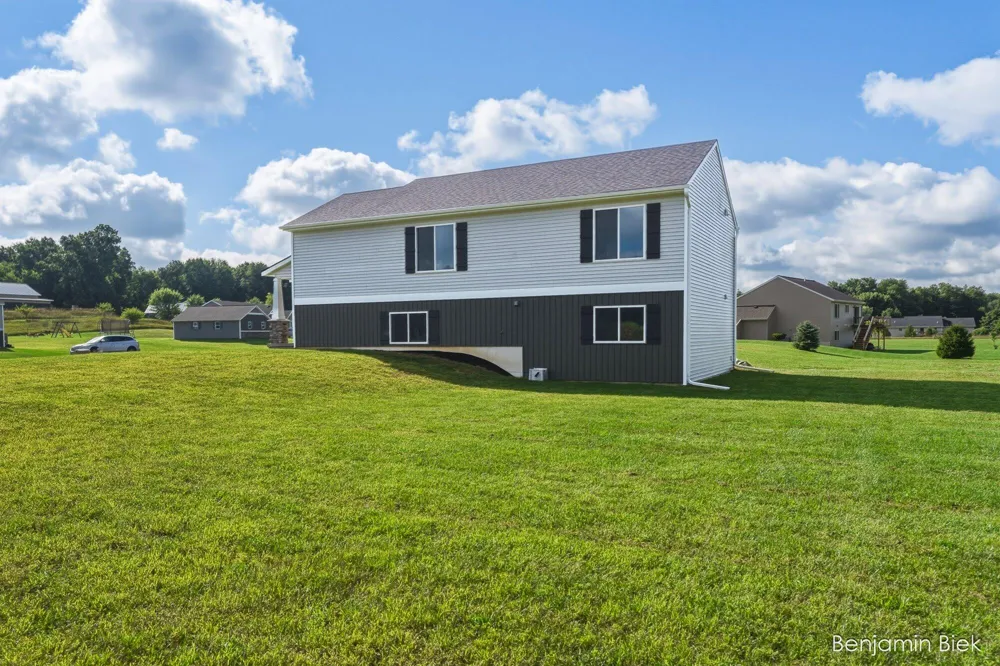 2809 Ivy Lane Middleville, MI 49333