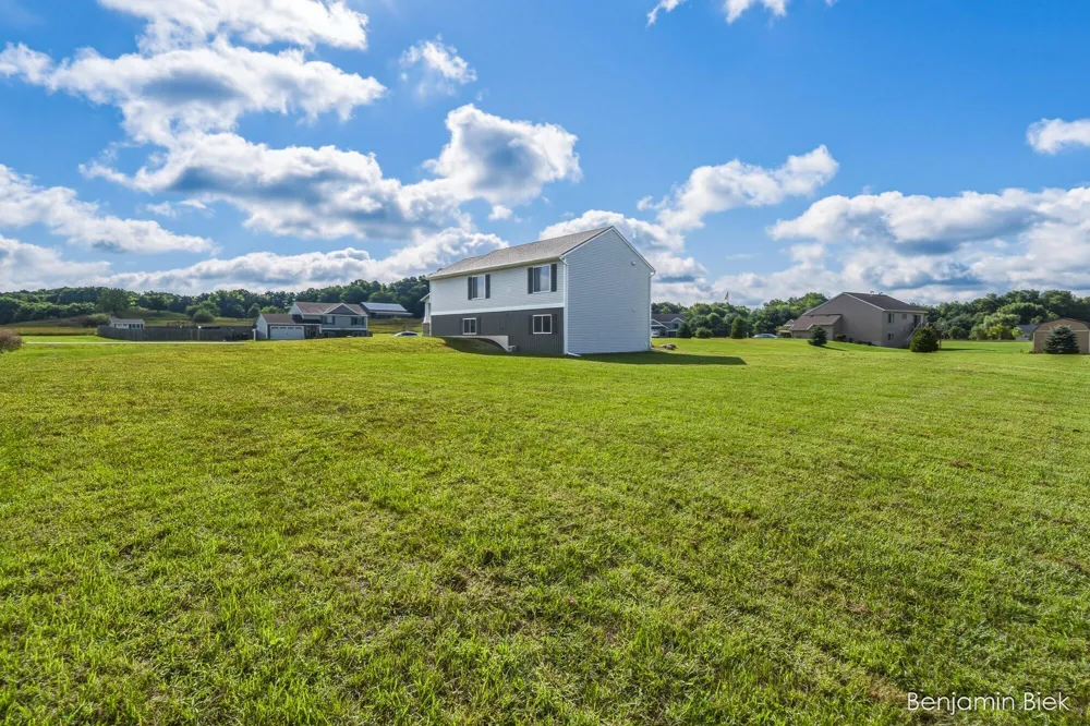 2809 Ivy Lane Middleville, MI 49333