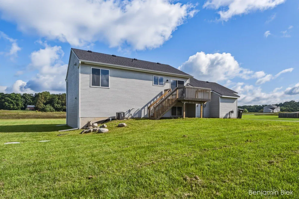 2809 Ivy Lane Middleville, MI 49333