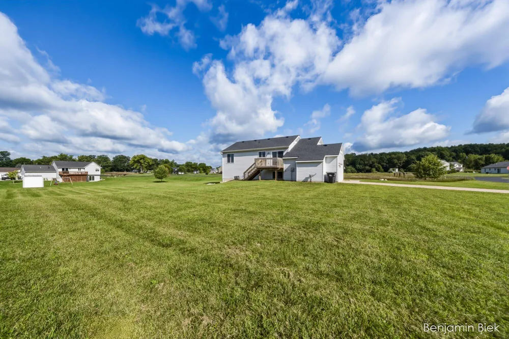 2809 Ivy Lane Middleville, MI 49333
