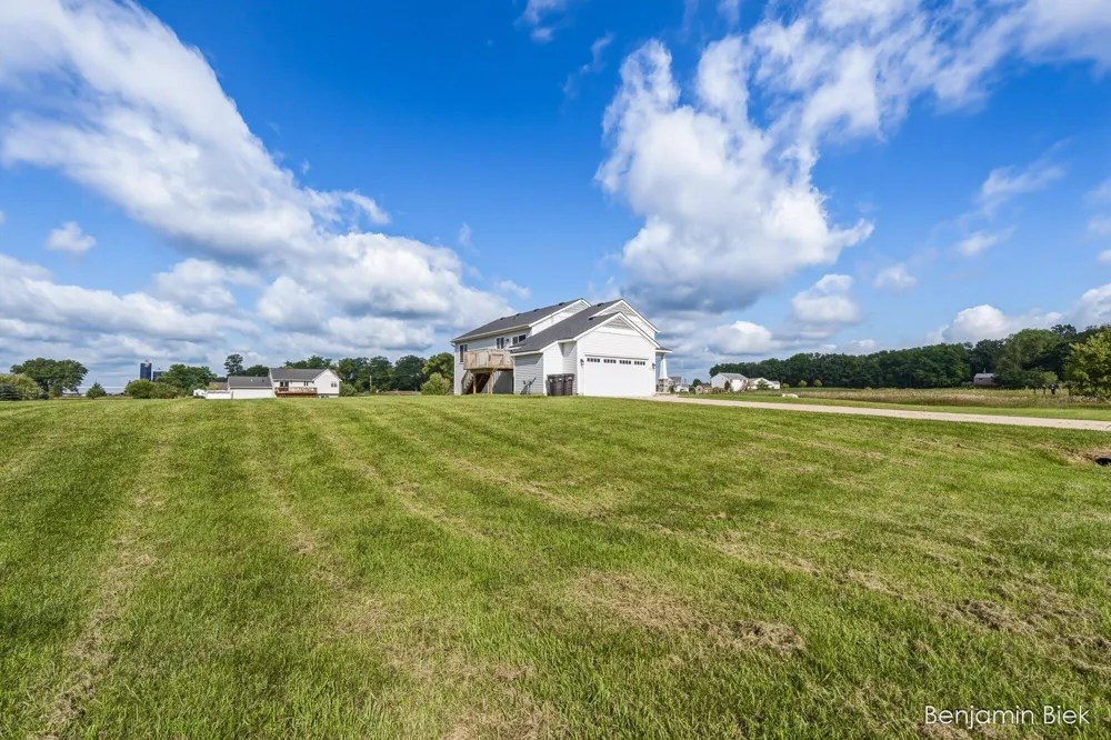 2809 Ivy Lane Middleville, MI 49333