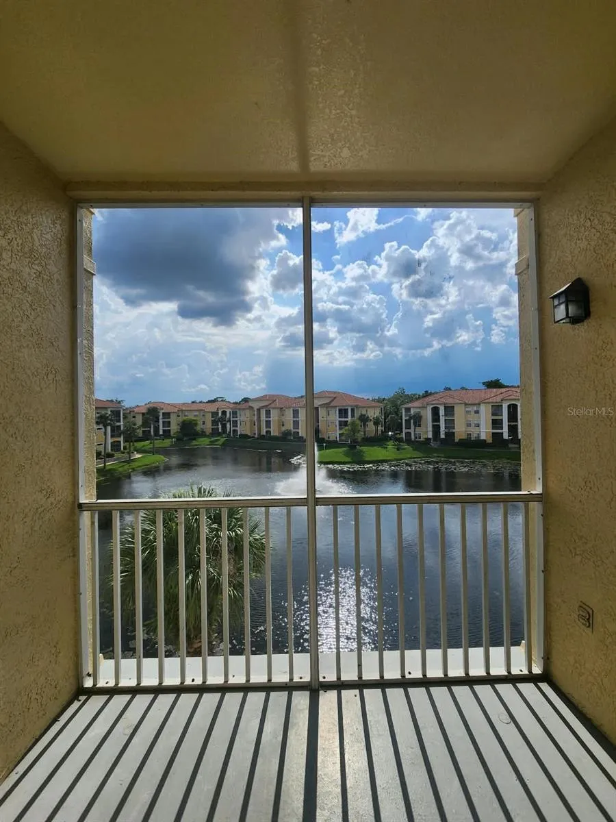 1175 LAKE SHADOW CIRCLE #4302 Maitland, FL 32751