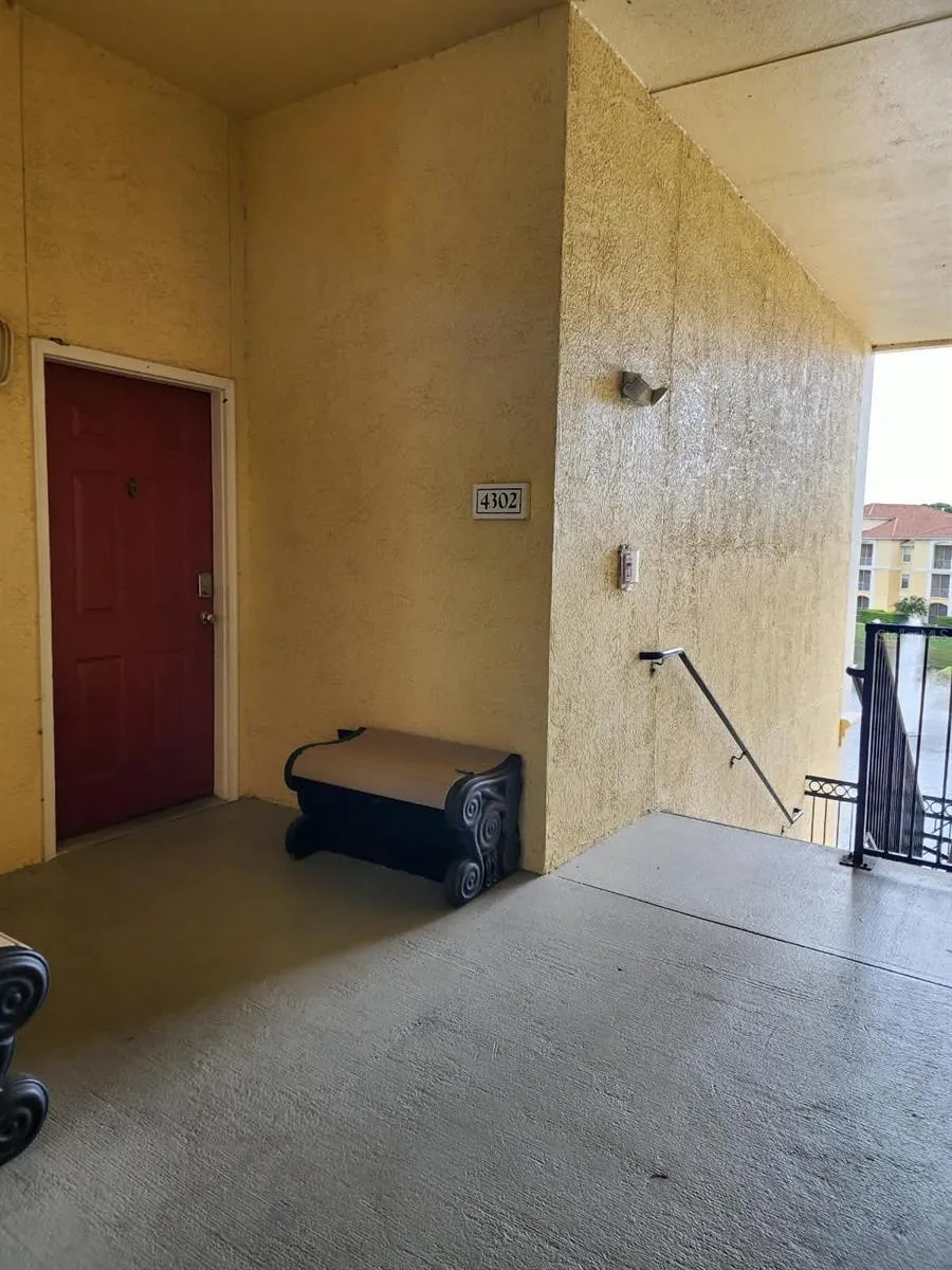 1175 LAKE SHADOW CIRCLE #4302 Maitland, FL 32751