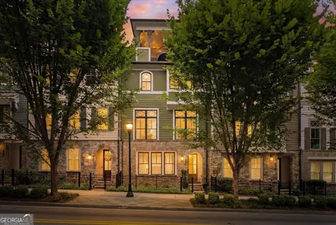 976 Memorial WALK SE