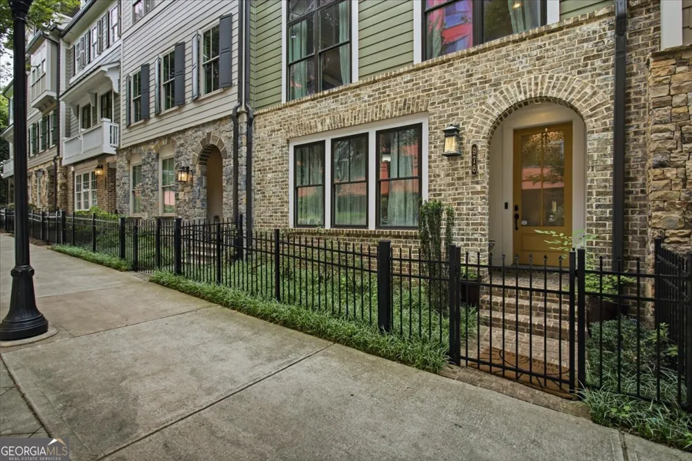 976 Memorial WALK SE Atlanta, GA 30316