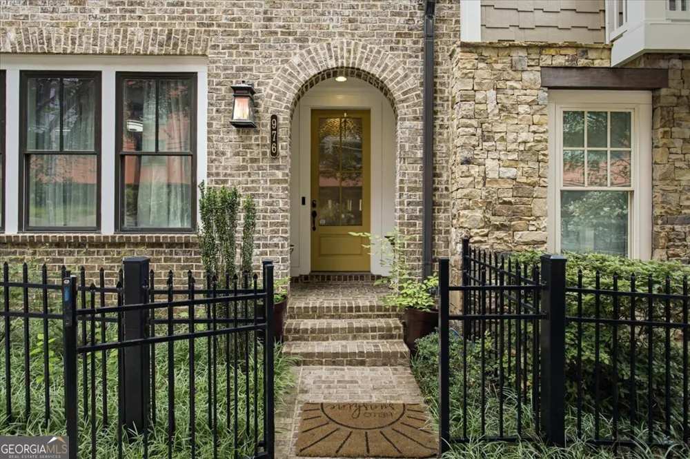 976 Memorial WALK SE Atlanta, GA 30316