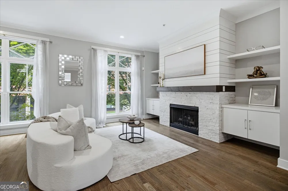976 Memorial WALK SE Atlanta, GA 30316