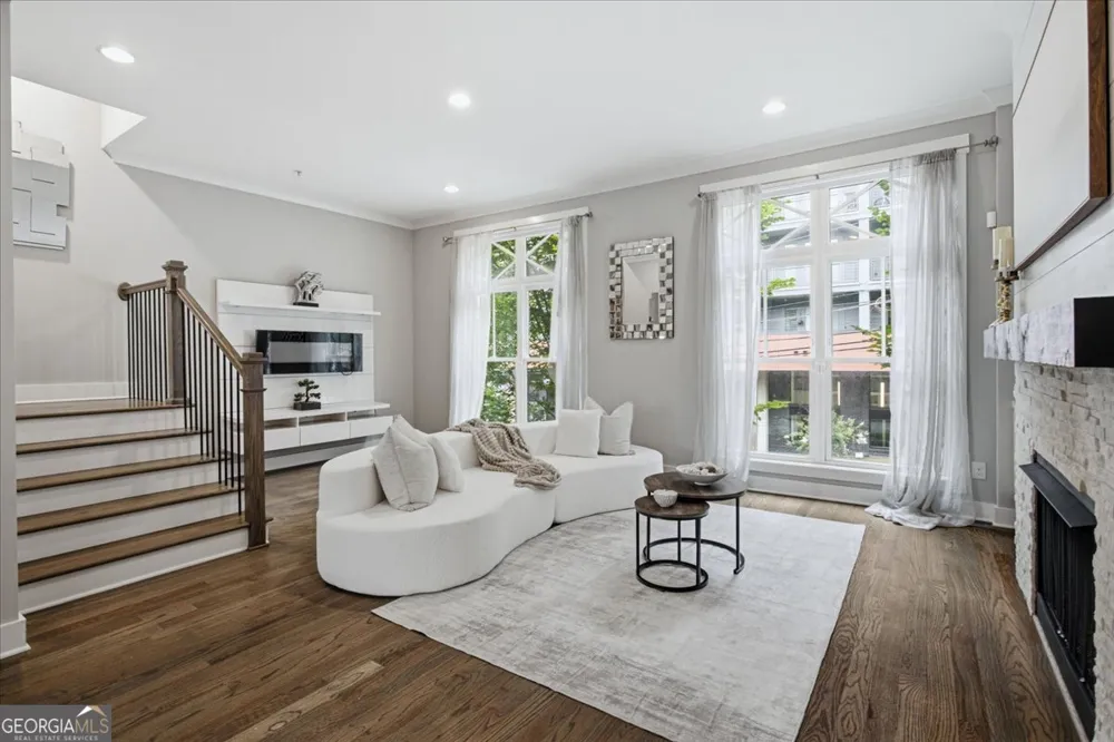 976 Memorial WALK SE Atlanta, GA 30316