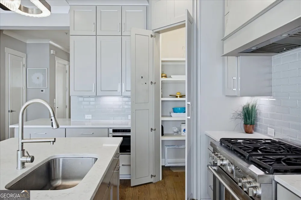 976 Memorial WALK SE Atlanta, GA 30316