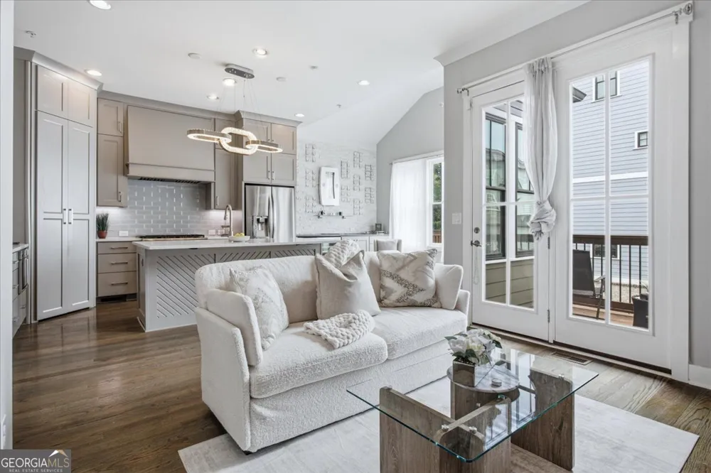 976 Memorial WALK SE Atlanta, GA 30316