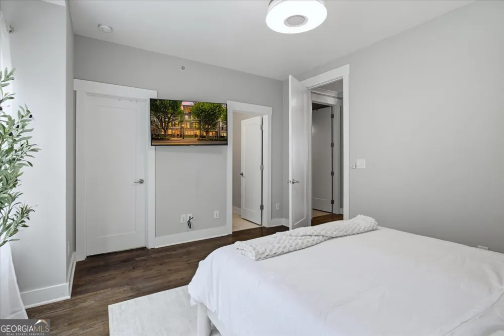 976 Memorial WALK SE Atlanta, GA 30316