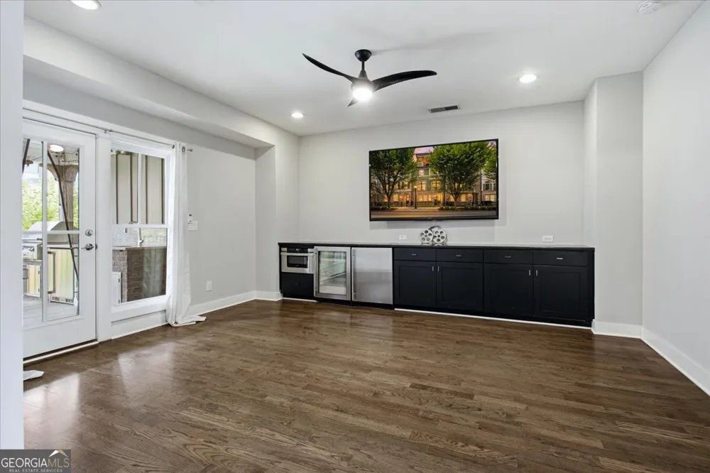 976 Memorial WALK SE Atlanta, GA 30316