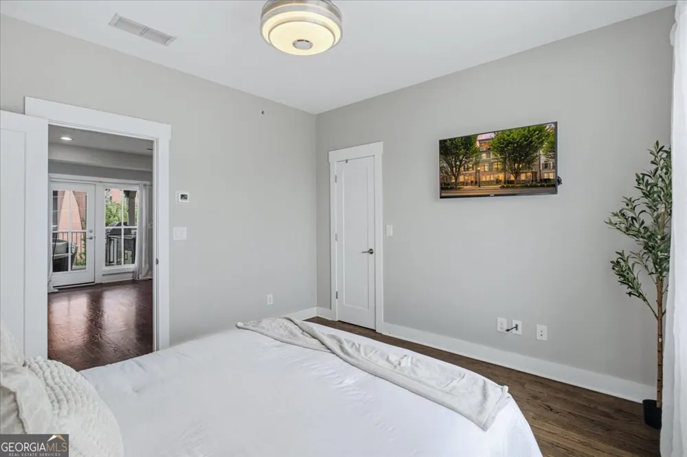 976 Memorial WALK SE Atlanta, GA 30316