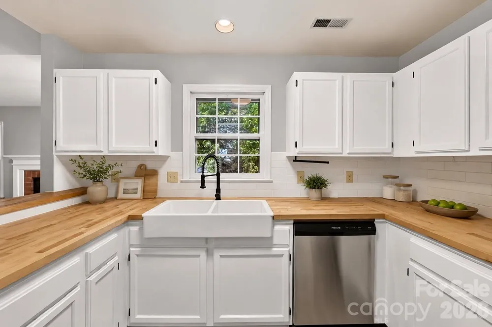 3220 Selwyn Farms Lane #5 Charlotte, NC 28209