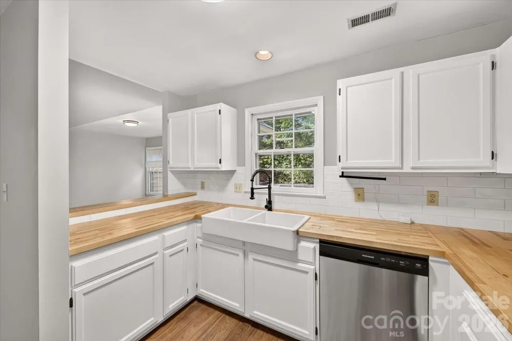 3220 Selwyn Farms Lane #5 Charlotte, NC 28209