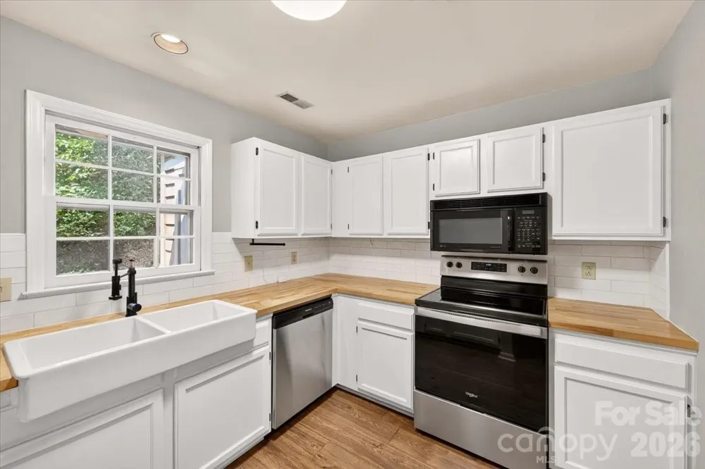3220 Selwyn Farms Lane #5 Charlotte, NC 28209