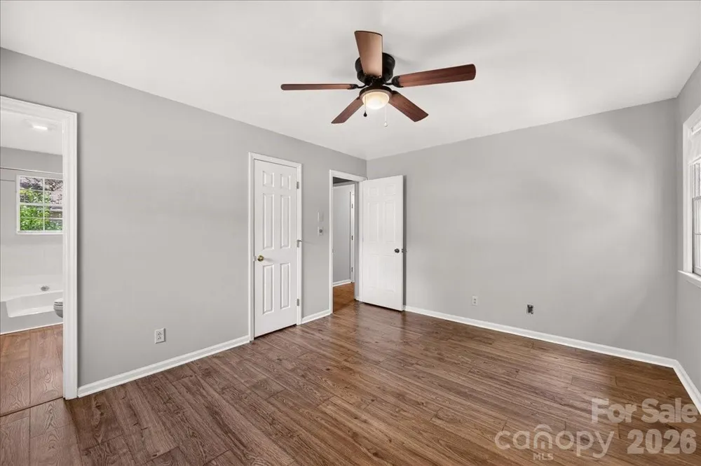 3220 Selwyn Farms Lane #5 Charlotte, NC 28209