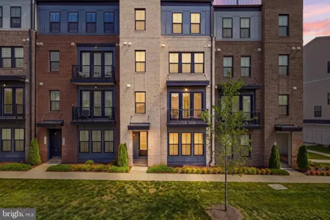 43342 FARRINGDON SQUARE
