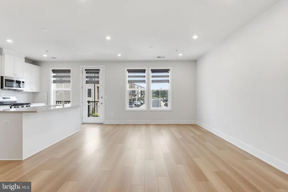 43342 FARRINGDON SQUARE Ashburn, VA 20148