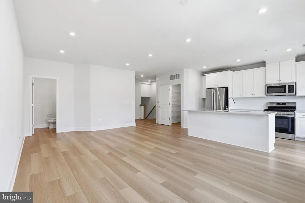 43342 FARRINGDON SQUARE Ashburn, VA 20148