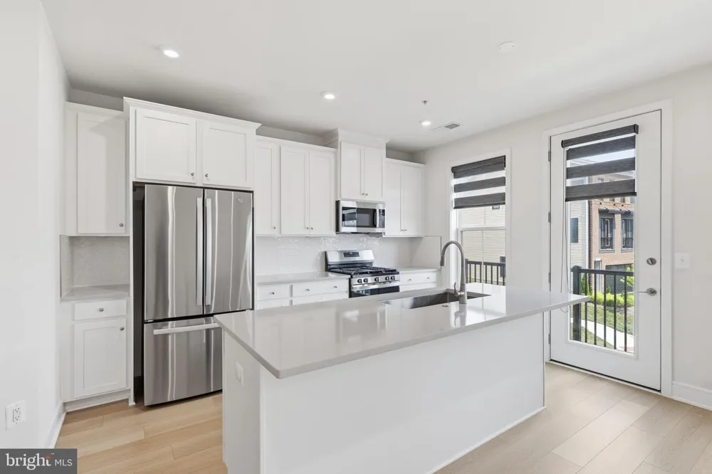 43342 FARRINGDON SQUARE Ashburn, VA 20148