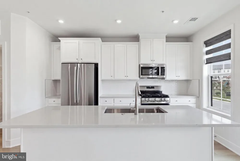 43342 FARRINGDON SQUARE Ashburn, VA 20148