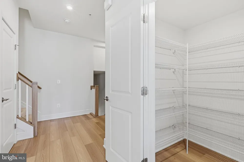 43342 FARRINGDON SQUARE Ashburn, VA 20148