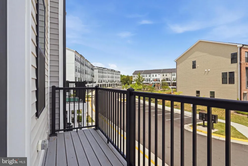 43342 FARRINGDON SQUARE Ashburn, VA 20148