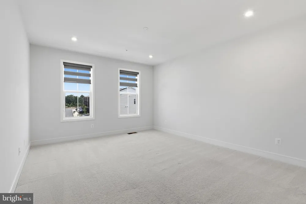 43342 FARRINGDON SQUARE Ashburn, VA 20148