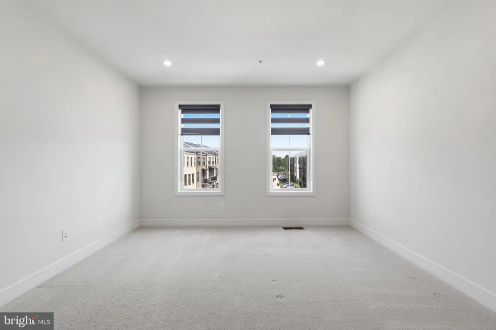 43342 FARRINGDON SQUARE Ashburn, VA 20148