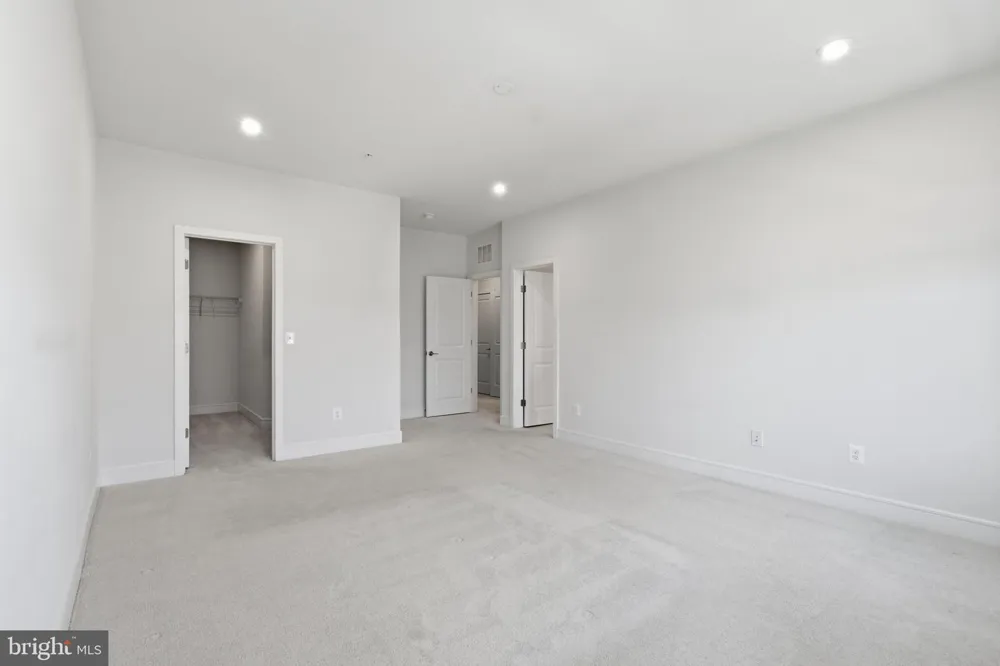 43342 FARRINGDON SQUARE Ashburn, VA 20148