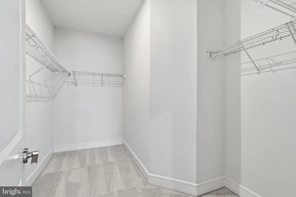 43342 FARRINGDON SQUARE Ashburn, VA 20148